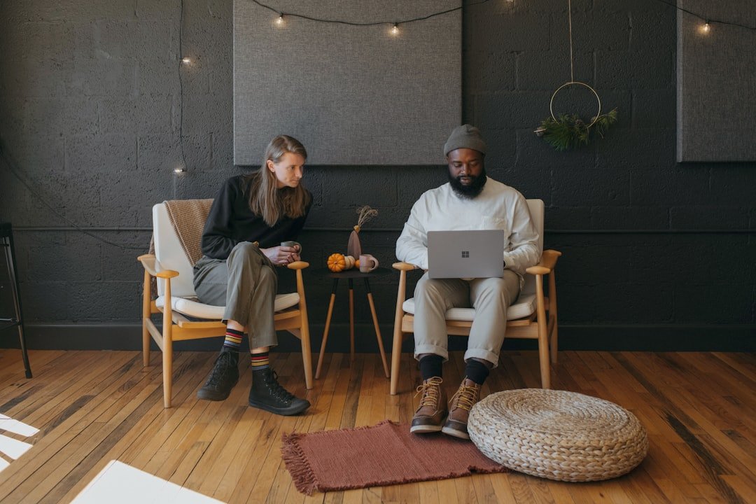 Photo Hiring Interns vs Freelancers