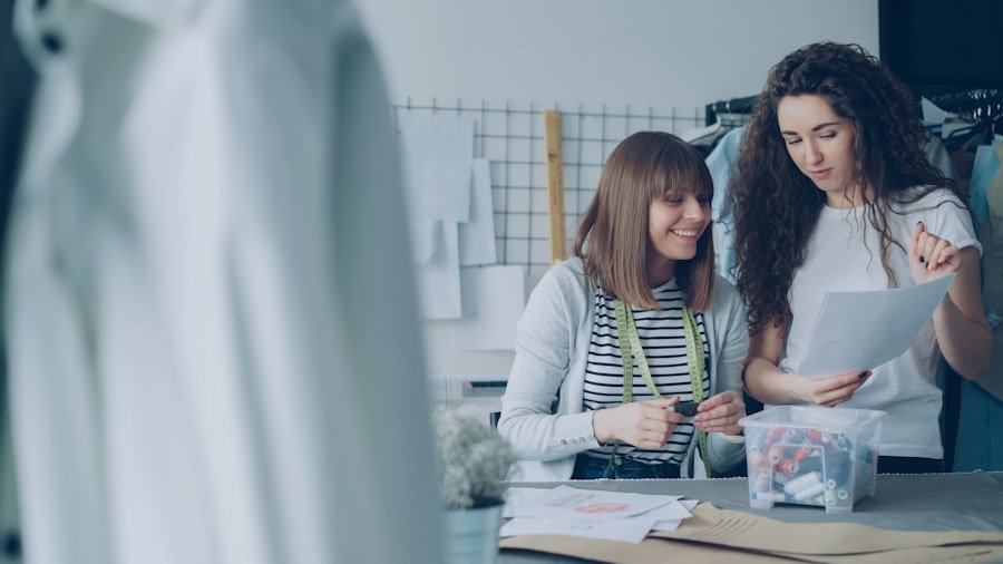Photo Hiring Interns vs Freelancers